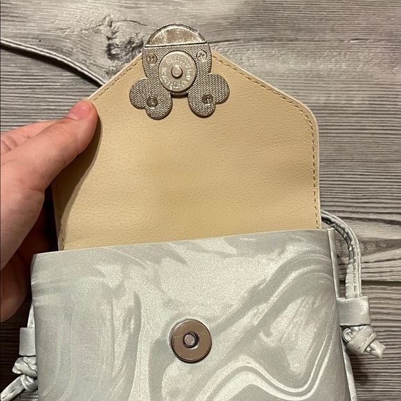 Loungefly Mickey Mouse crossbody bag - Picture 5 of 6